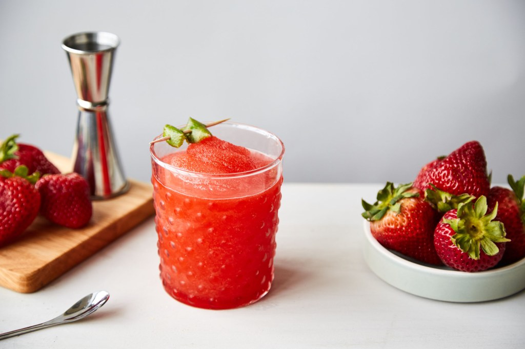 Picture of: Recipe Strawberry Daiquiri — Kelvin Slush Co.