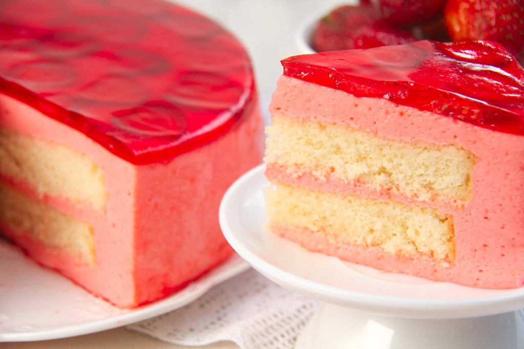 Picture of: Torta Helada – Peruvian Strawberry Jelly Cake Recipe